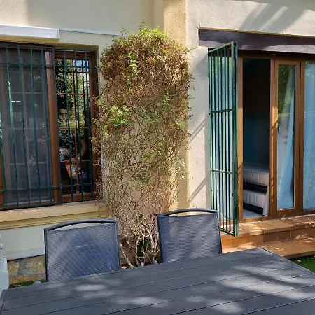 - La Isla * Γιαβέα