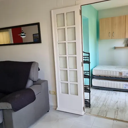 - La Isla アパート