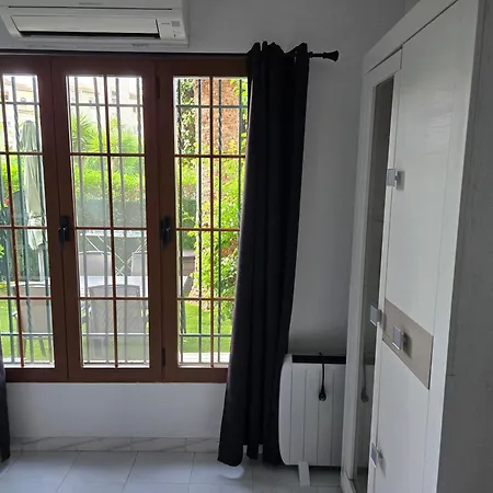 - La Isla アパート *