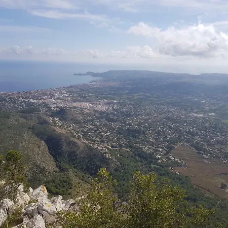 - La Isla * Jávea